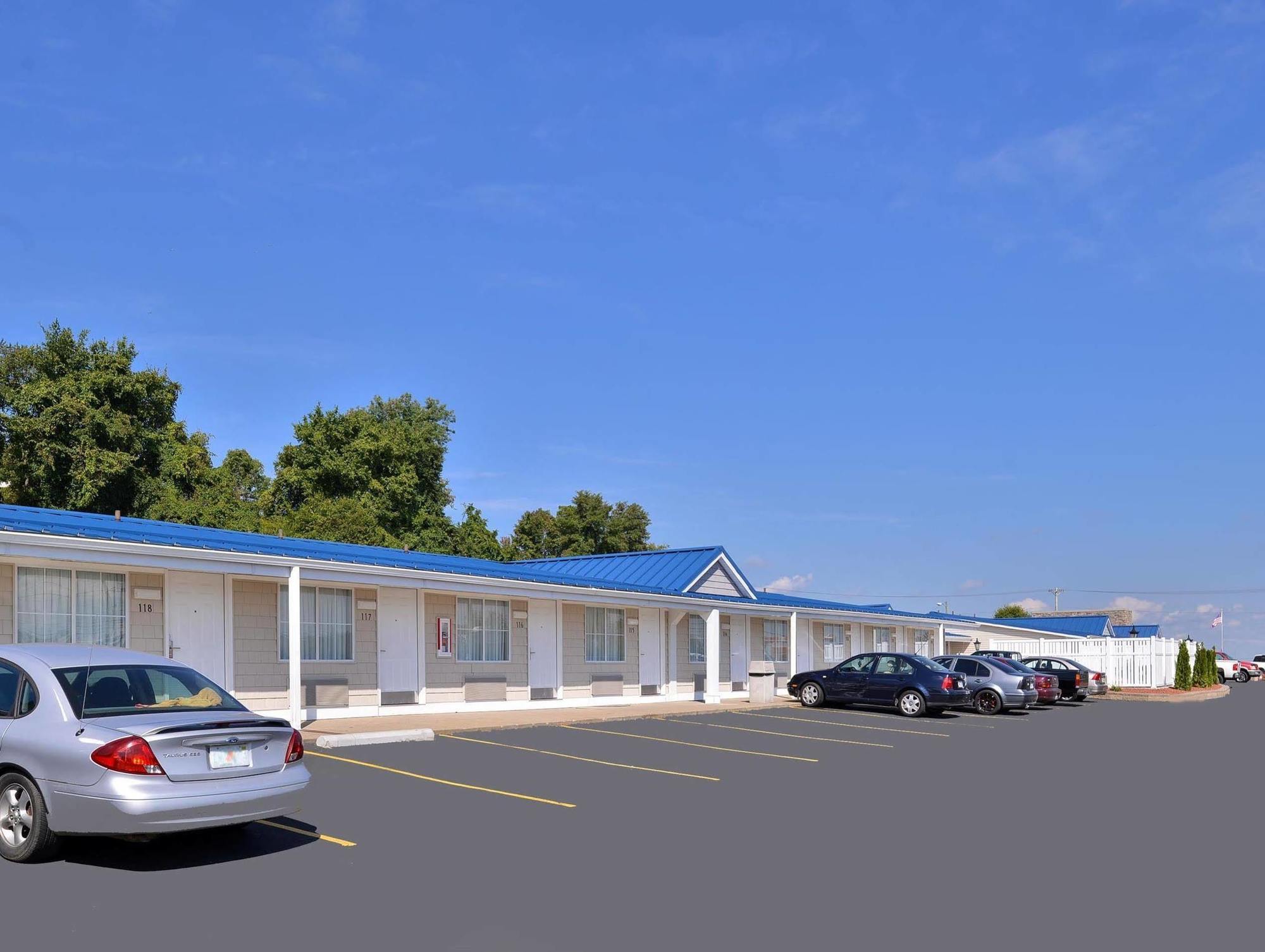 Americas Best Value Inn & Suites St Clairsville Wheeling St. Clairsville Dış mekan fotoğraf